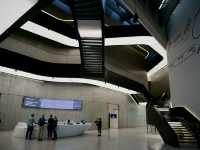 【イタリア・ローマ】黒い階段に導かれて巡るローマ・イタリア初の国立現代美術館MAXXI