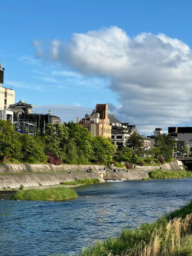 鴨川:一條帶你暢遊"京都小江戶"的清澈河流