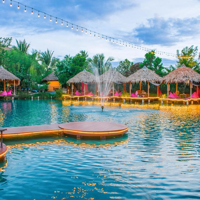 คาเฟ่ริมน้ำนครปฐมอาหารอร่อย