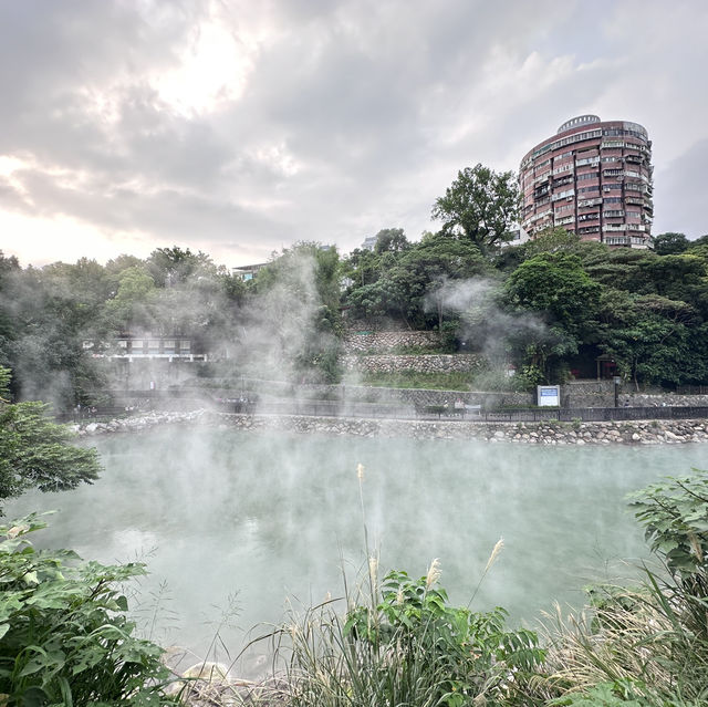 【北投】地熱谷公園：硫磺煙霧瀰漫、附近煮溫泉蛋超好玩！
