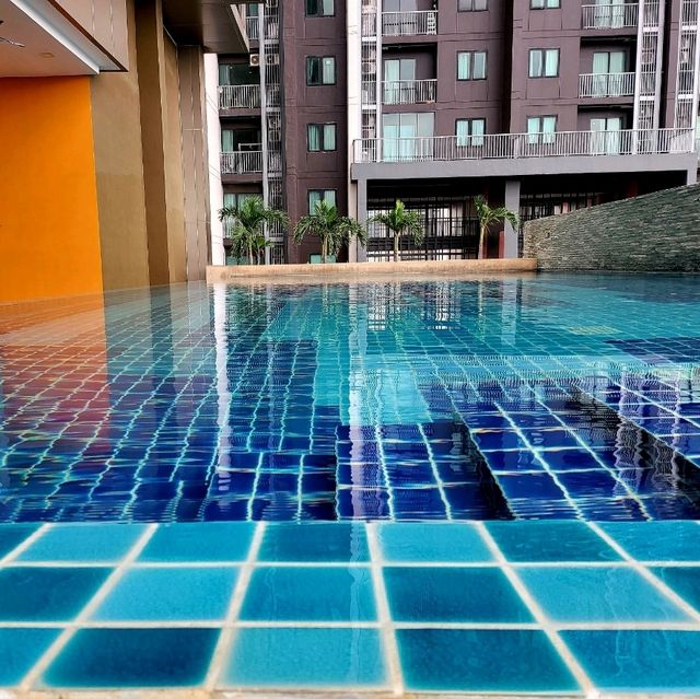 เล่นน้ำสนุกทั้งครอบครัว สระว่ายน้ำ infinity 