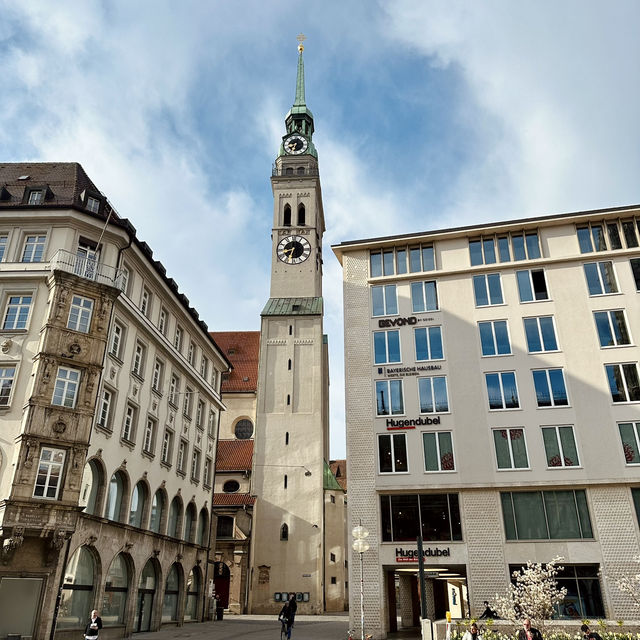 Marvels of Marienplatz: A Historic Treasure Marvels of Marienplatz: A Historic Treasure