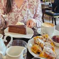 [ウィーン]ウィーンの伝統的なスイーツ"ザッハトルテ"の有名店[Demel]
