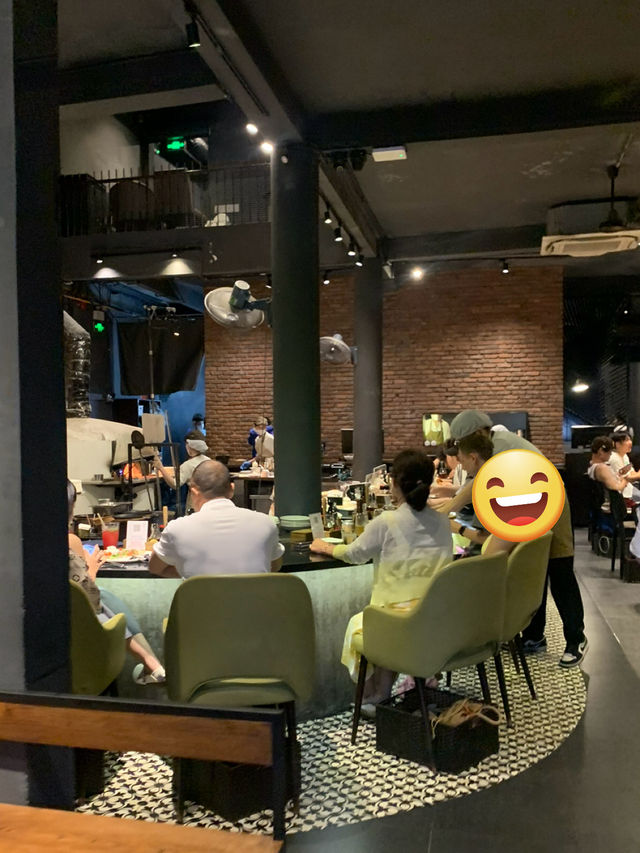 ベトナム🇻🇳大人気ピザ🍕　Pizza 4P's
