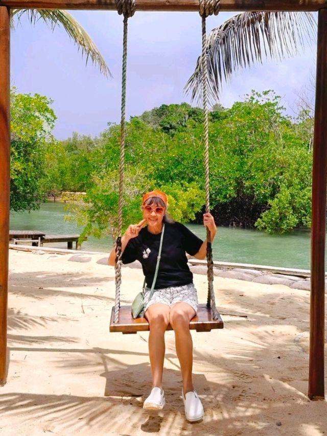 บลูสกายเกาะพยาม