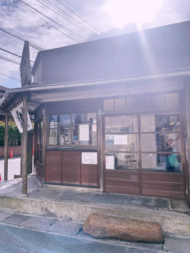 【神奈川県/鎌倉　300年以上続く老舗の和菓子屋さん『力餅屋』の人気商品”力餅”】