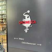行列必須！博多駅のパン屋さんDACOMECCA