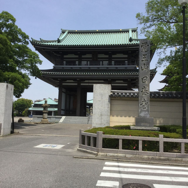 「覺王山日泰寺靜謐之旅：暹羅風格寺廟與心靈的綠意避風港」