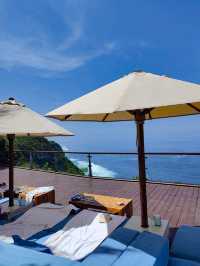 Luxurious Escapes at Oneeighty Dayclub’s Infinity Pool