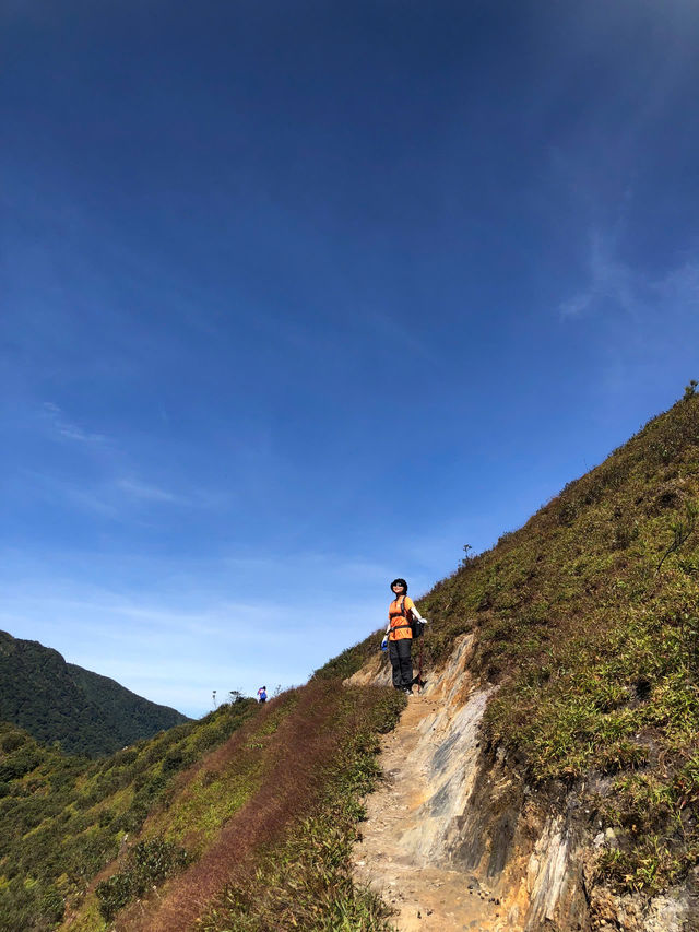 Trekking Ta Xua - top 13th highest moutain in Vietnam