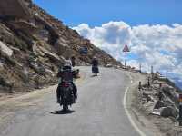 Changla pass ถนนที่สูงที่สุดความสูง 17,688 ฟุต🏍️