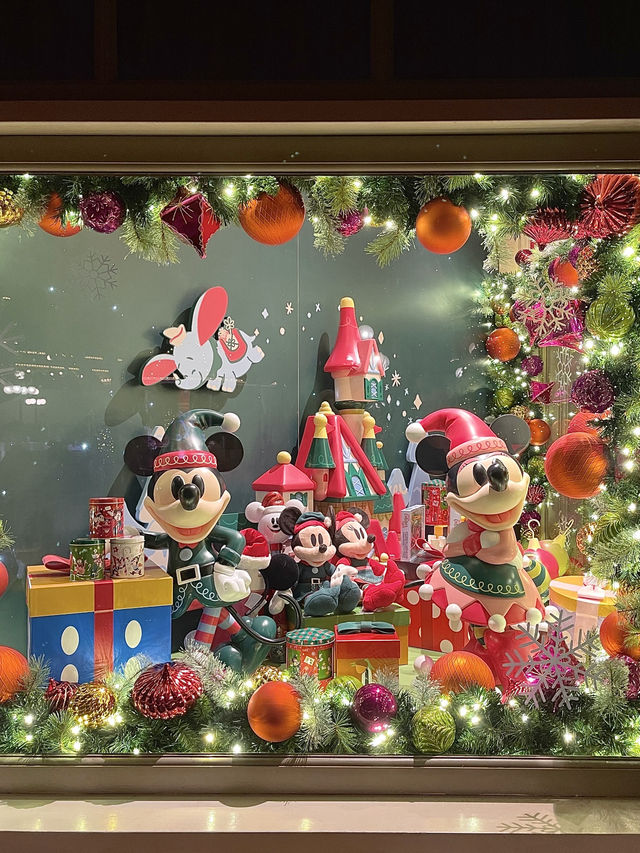 在香港迪士尼樂園的節日夢幻時刻🎄🫧