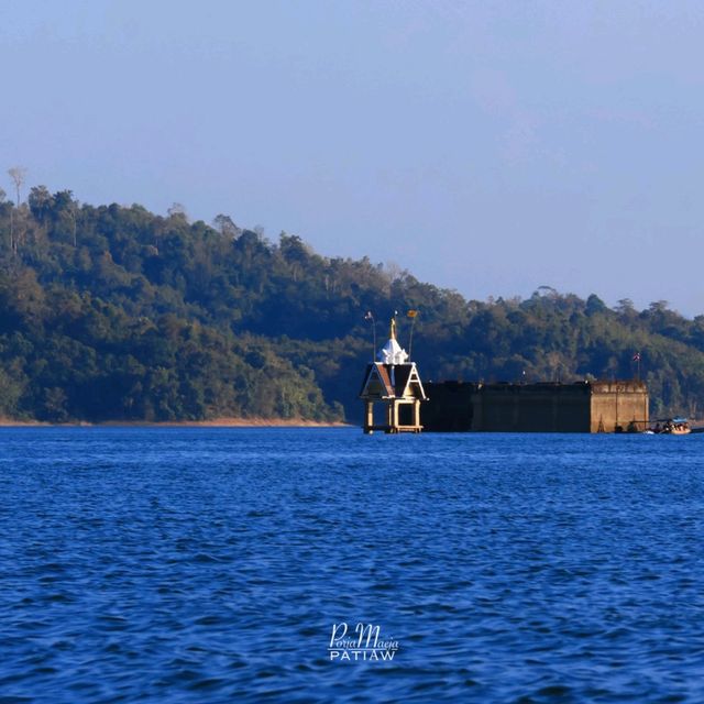 ล่องเรือชมวัดใต้บาดาล สังขละบุรี
