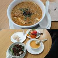 Qantas International Business Lounge Singapore