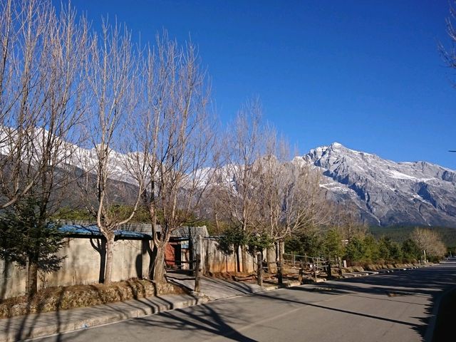 玉龍十三峰，險奇美秀，雲南納西族人的神山
