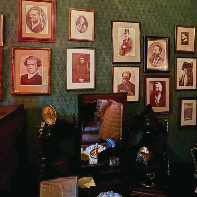 See the Sherlock Holmes 福爾摩斯博物館