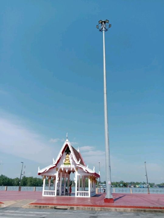ไหว้พระวัดกลางเก่า จังหวัดสุราษฎร์ธานี