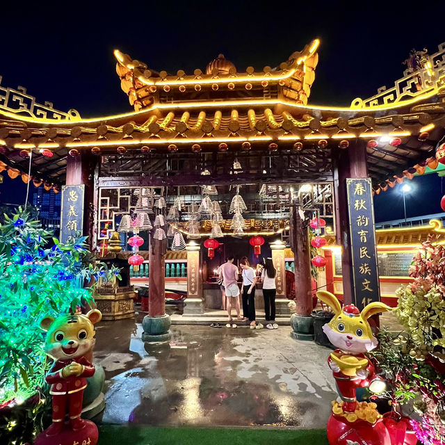Seeking blessings at Xing’an Temple in Batu 11 Cheras