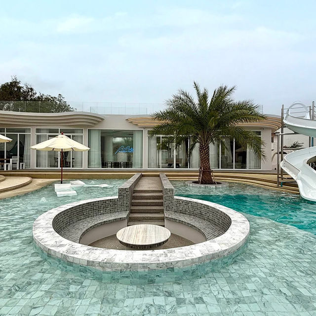 Mira Beachfront Pool Villa Cha-am