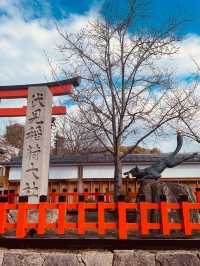 ⛩️穿越千本鳥居⛩️，探索伏見稻荷大社的神秘魅力🦊