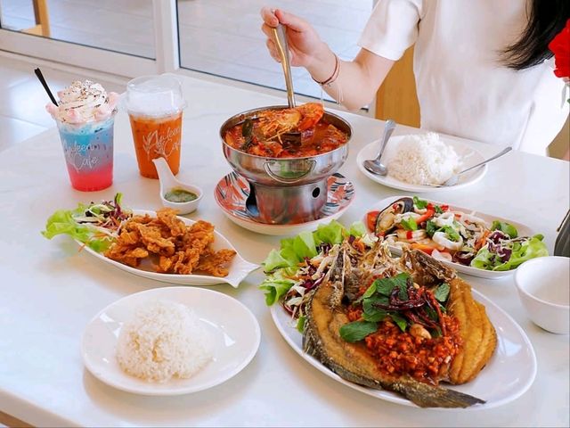พักผ่อนใกล้กรุงฯ กับคาเฟ่วิวดงตาล 🌴🤩