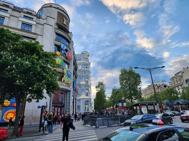 [🇫🇷パリ] 凱旋門とシャンゼリゼ通りでパリの歴史を感じる