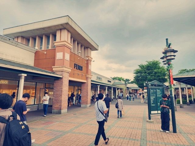 [🇯🇵御殿場] 日本最大級のショッピング天国 – 御殿場プレミアム・アウトレットでお買い物