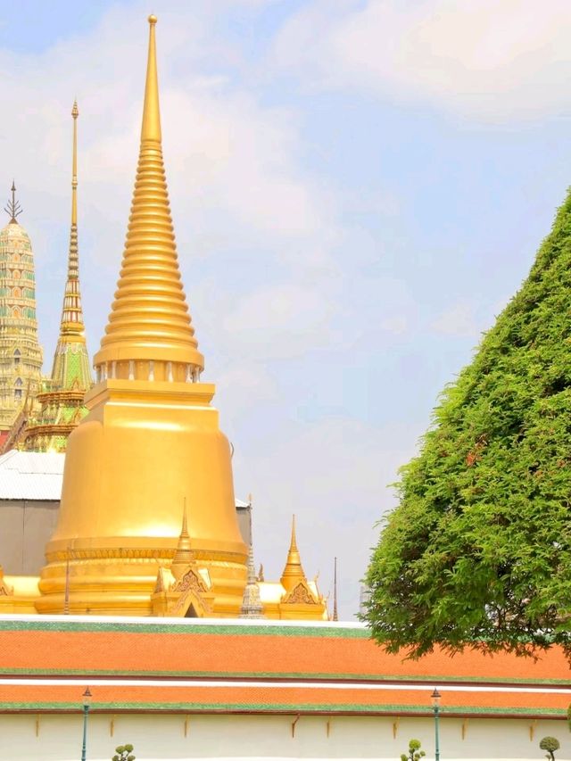 Capture This Unique View at Wat Pho