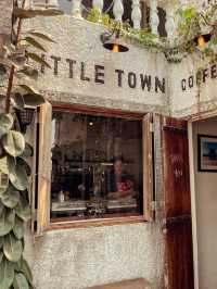 🌿☕ Little Town Sriracha 🌊