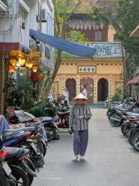 🇻🇳 Hanoi: A City Where Chaos Is an Art Form 🌆🏍  
