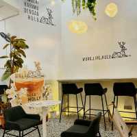 Laid-back Vibes at Hulu Cafe