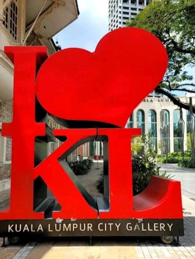 🎨✨ Dive into Kuala Lumpur’s Artistic Heart at KL City Gallery! 🇲🇾📸