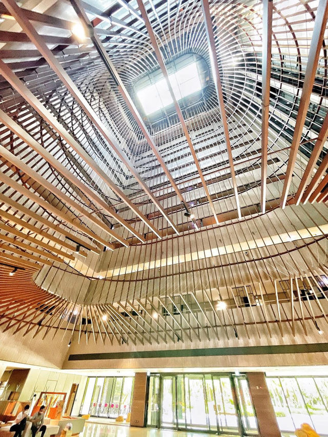 台南大員皇冠假日酒店「豪華河景陽台房」河水流進海裡的景象 晚上因為河床無光害 星空超美