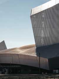 🌍 Manchester’s “Broken Earth” – Imperial War Museum North (IWM North)