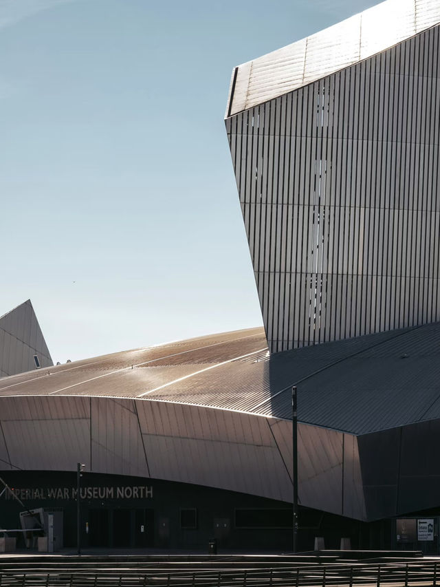 🌍 Manchester’s “Broken Earth” – Imperial War Museum North (IWM North)