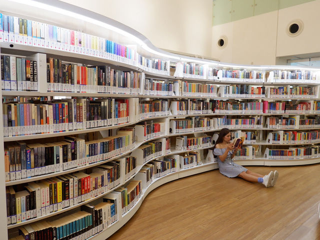 Library @Orchard : ห้องสมุดสุดฮอต สิงคโปร์