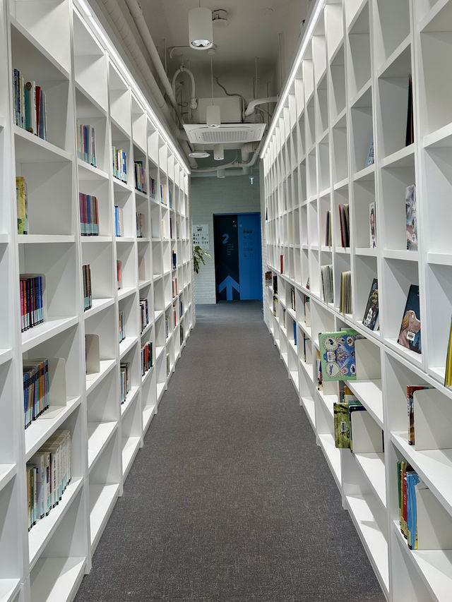 평온히 독서와 엘피음악을 감상할 수 있는 📖 강남구 로컬체험 여행가이드