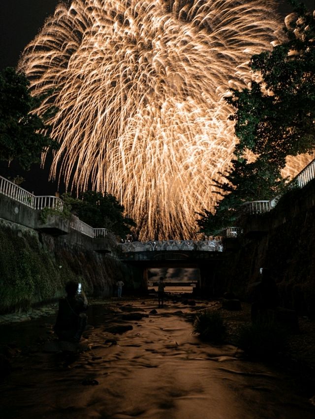 Night Sky on Fire – Atami’s Spectacular Seaside Fireworks