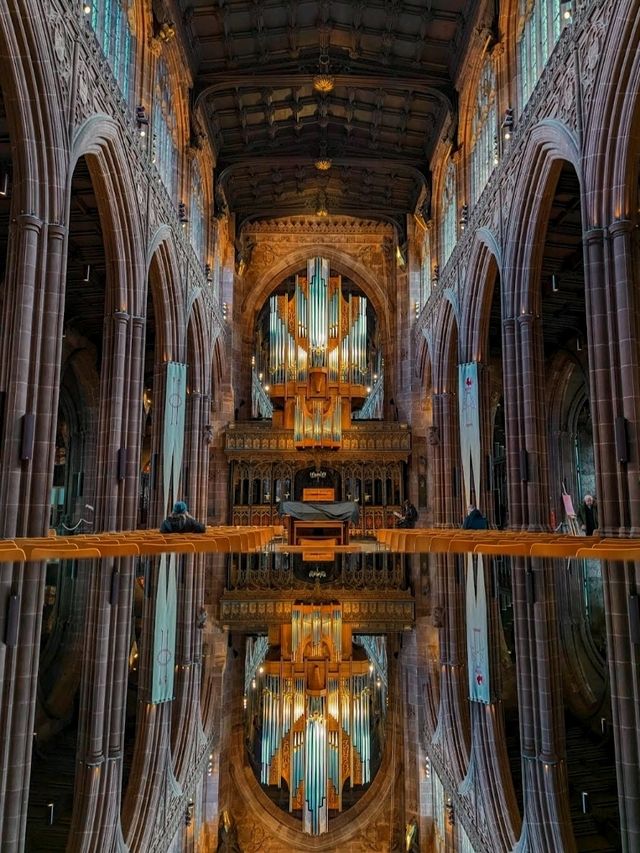 Manchester’s Cathedral Glow: Light, Arches & Peace Inside