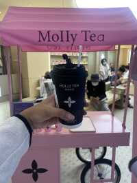 ดื่มชาพรีเมี่ยม Molly Tea เซ็นทรัลปิ่นเกล้า
