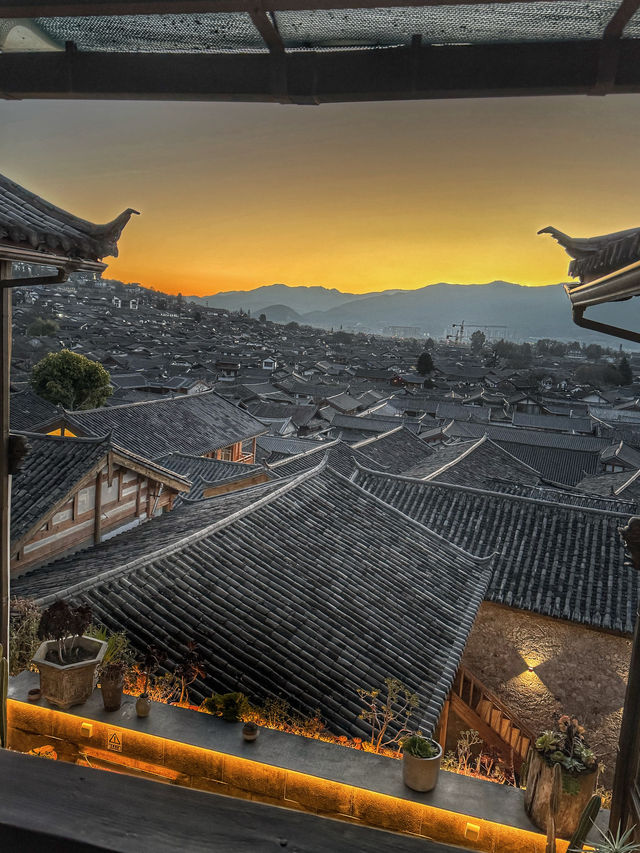 Timeless Stone Paths: A Spring Stroll Through Lijiang Old Town