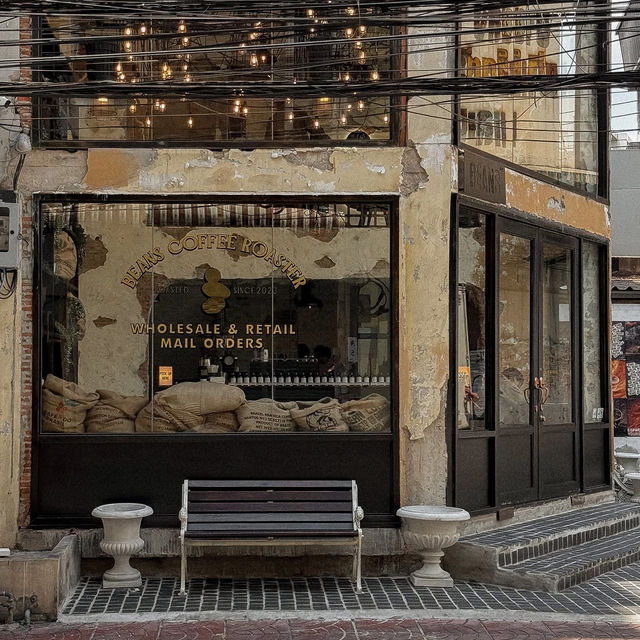 BEANS coffee roaster • Songwat, BKK 🕍☕️🍂🤎🛵 