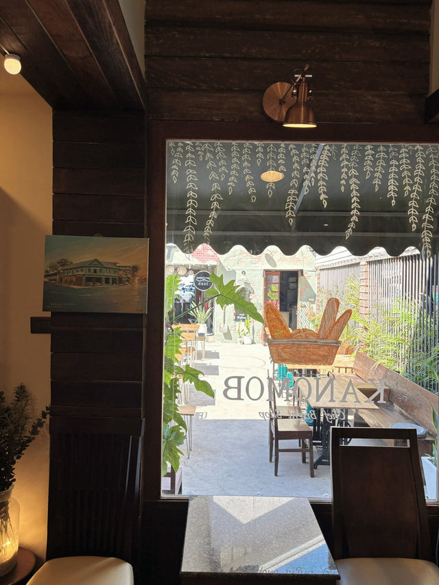 “ขนม อบ” ร้านขนมปังอร่อยๆริมแม่น้ำปราจีนบุรี