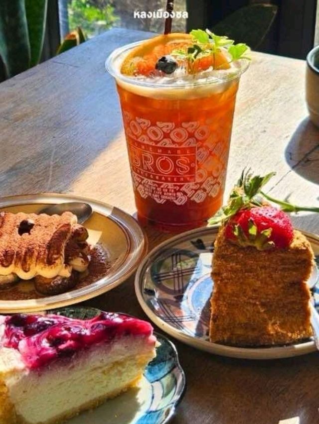 BROS CAFE ของดีชลบุรี เค้กเด็ดมาก ต้องมาโดน