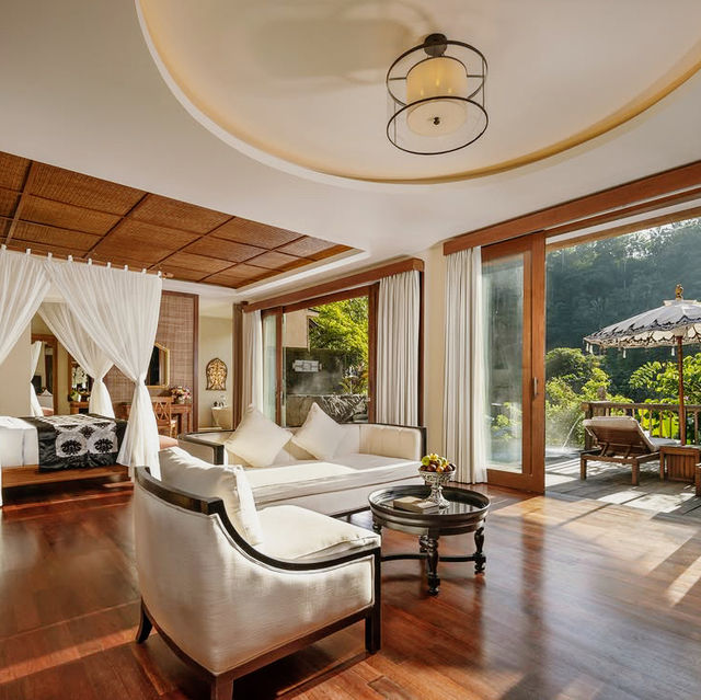 A Sanctuary Carved into Nature’s Embrace