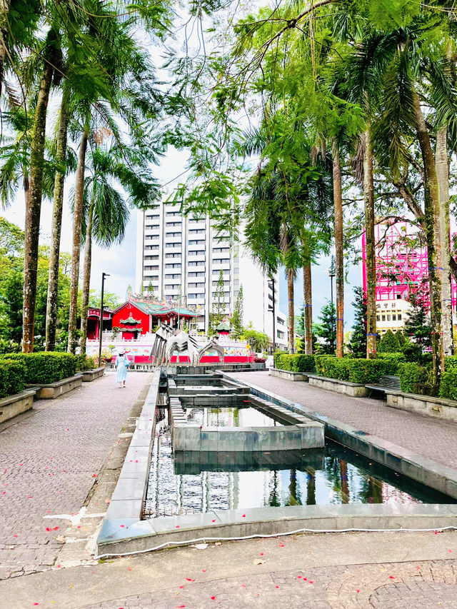 Kuching Waterfront Esplanade – A Scenic Must-Visit Along the Sarawak River