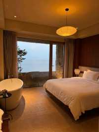 **A Slice of Paradise in Dali: Hushan Yunyin Qungshan Cliff Hotel** 