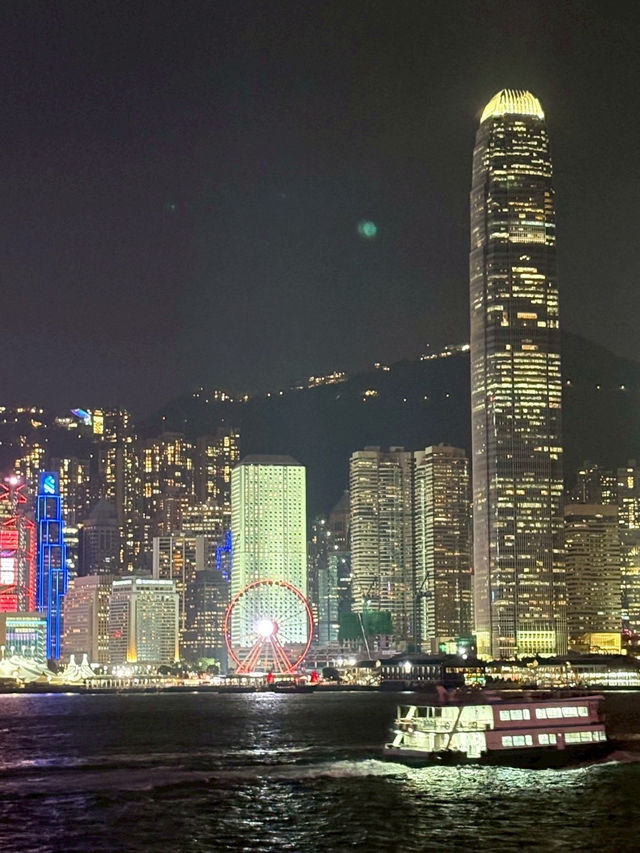🚢 維多利亞港：在海風中，與香港心跳共振的夜