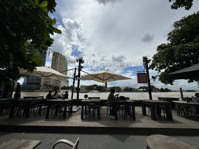 Sipping Through Time by the River: A Hidden Gem in Bangkok’s Talat Noi