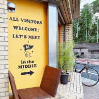 In the MIDDLE cafe